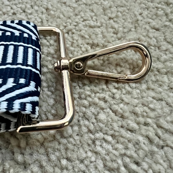 NWT Navy and White woven bag purse strap with gold accents extendable 28" to 52" - Picture 5 of 8